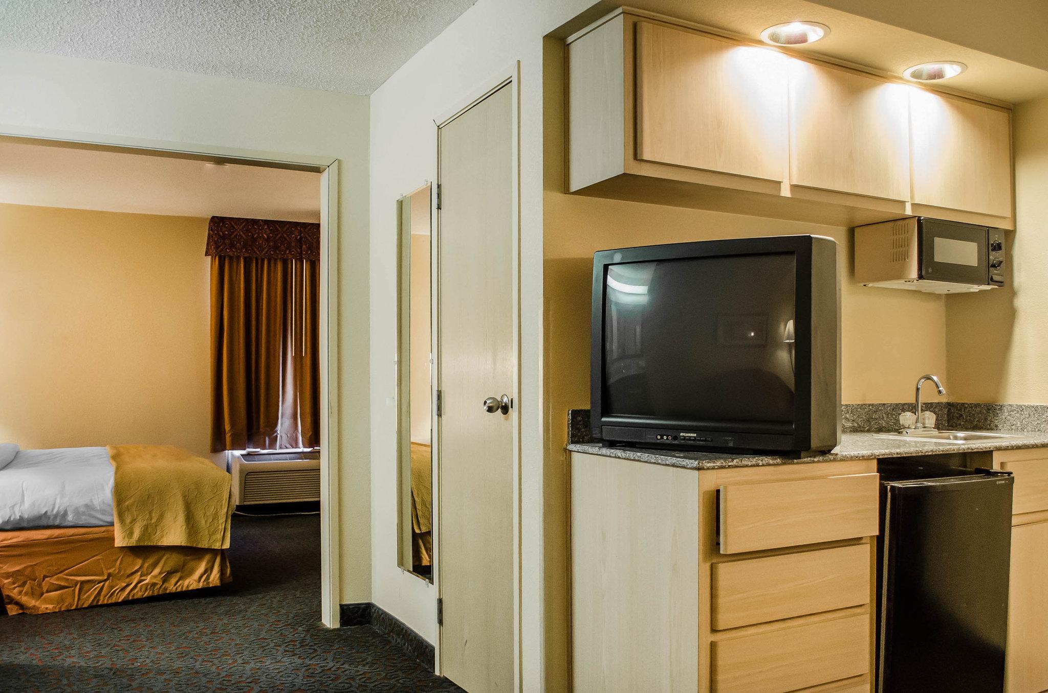 Quality Inn & Suites At Airport Blvd I-65 Mobile Exterior foto