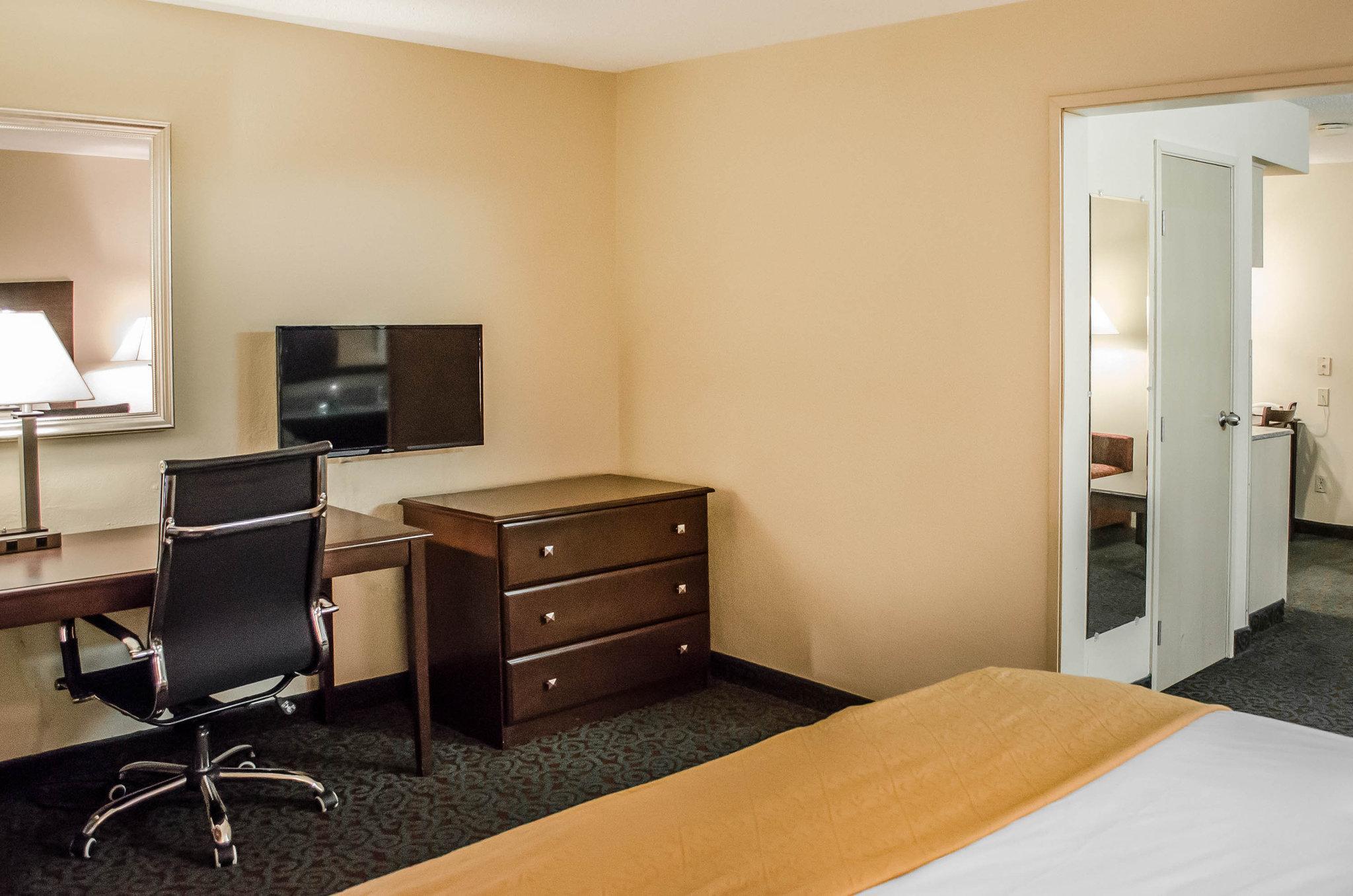 Quality Inn & Suites At Airport Blvd I-65 Mobile Exterior foto