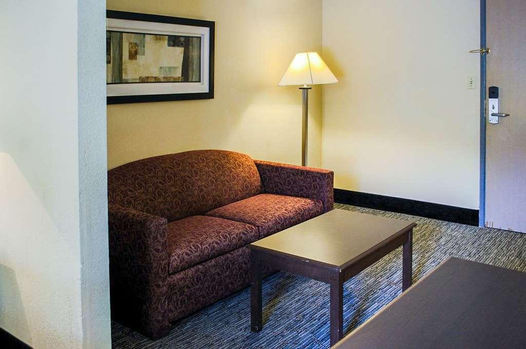 Quality Inn & Suites At Airport Blvd I-65 Mobile Zimmer foto