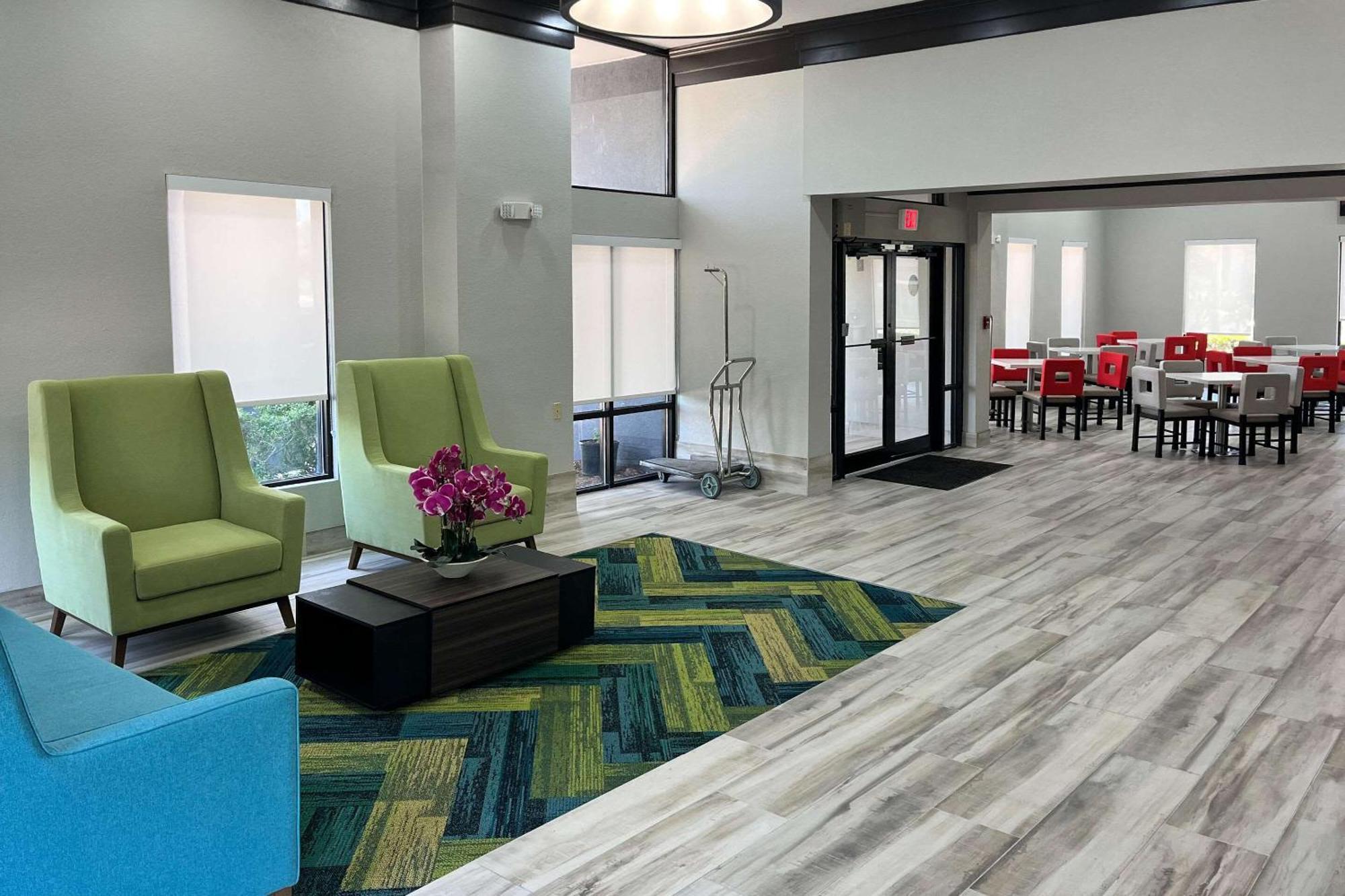 Quality Inn & Suites At Airport Blvd I-65 Mobile Exterior foto