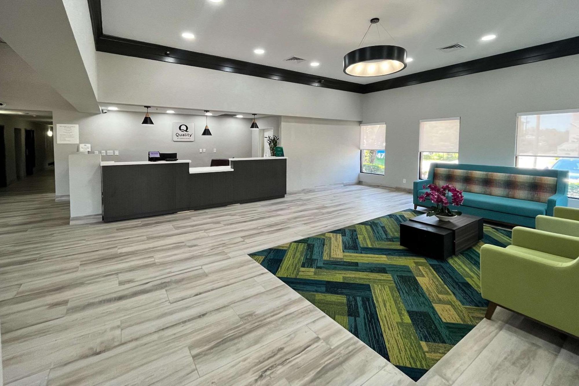 Quality Inn & Suites At Airport Blvd I-65 Mobile Exterior foto