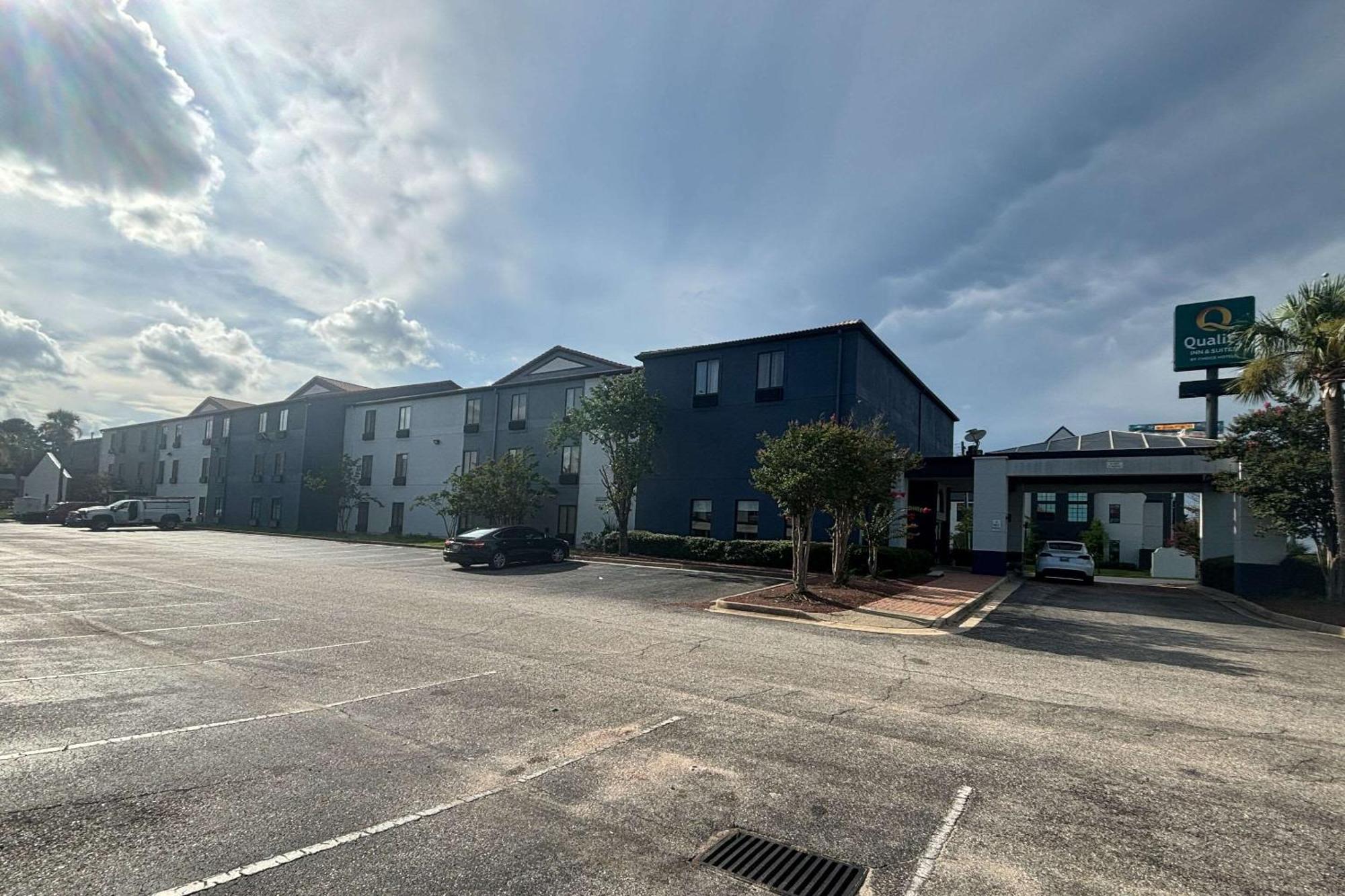 Quality Inn & Suites At Airport Blvd I-65 Mobile Exterior foto